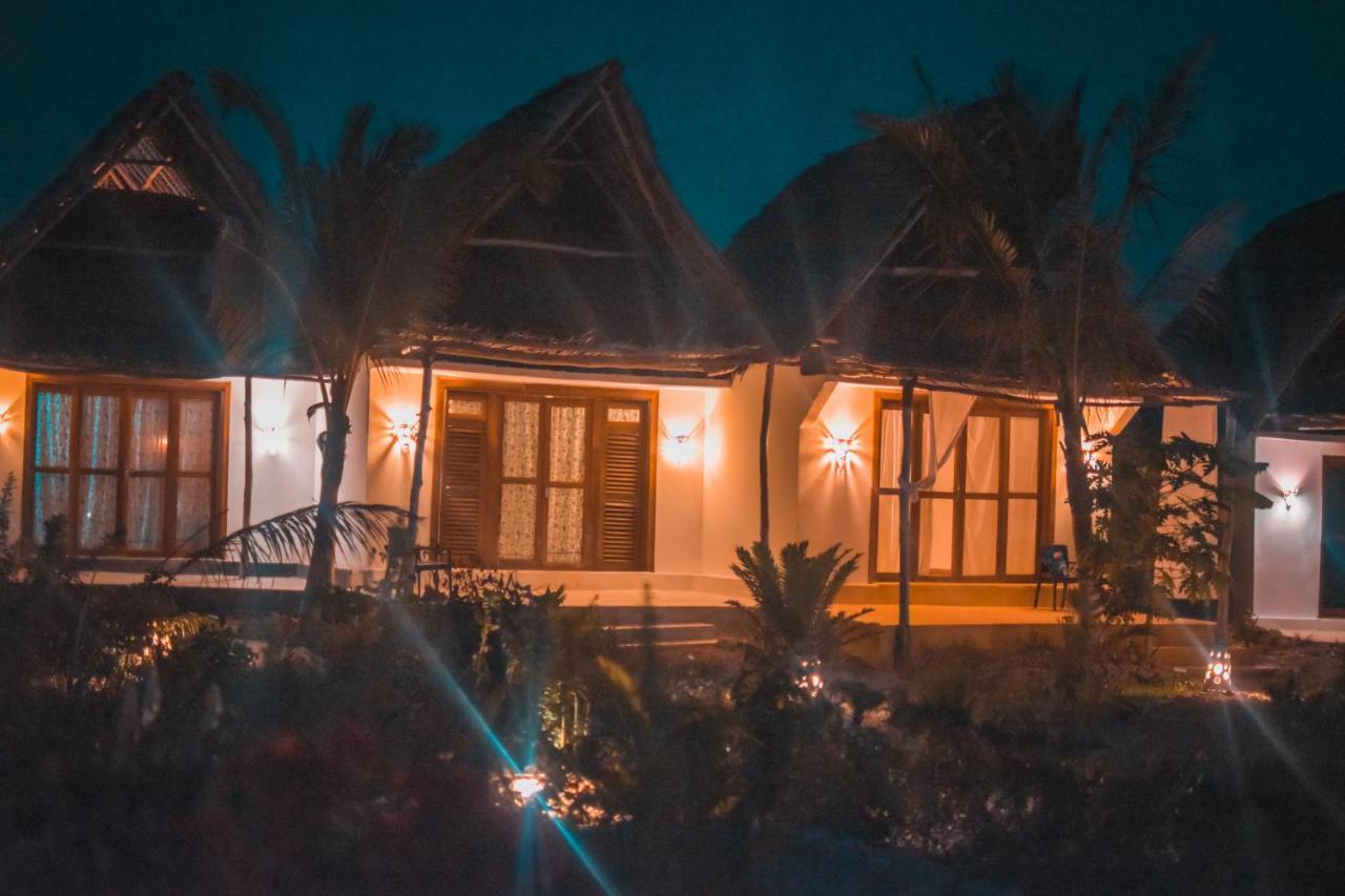 Zanzibar Kusini Beach Bungalows Hotel Kizimkazi Dış mekan fotoğraf