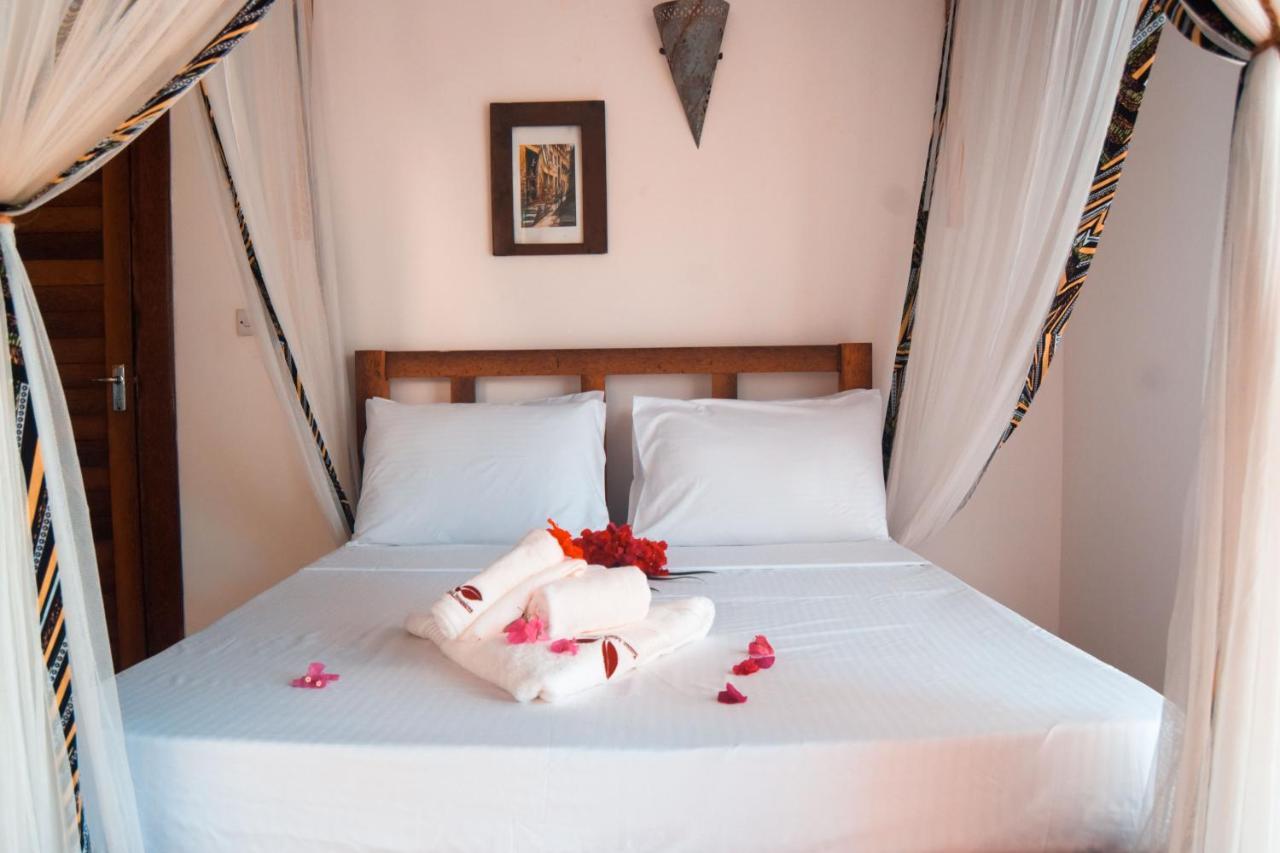 Zanzibar Kusini Beach Bungalows Hotel Kizimkazi Dış mekan fotoğraf